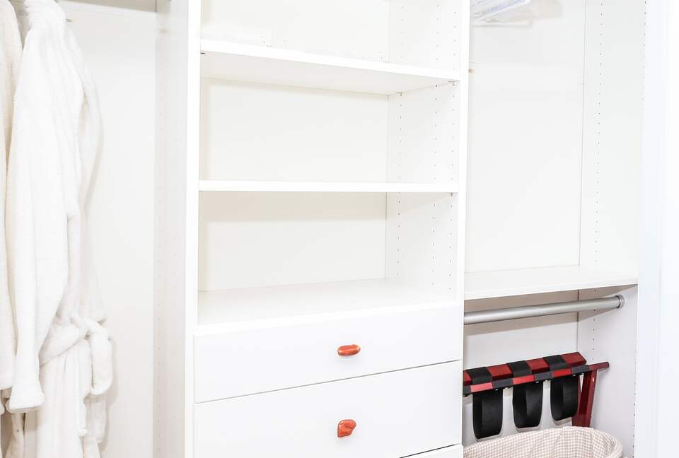 Sweeping Lake Views In the Wine Country - Kelowna, Canada