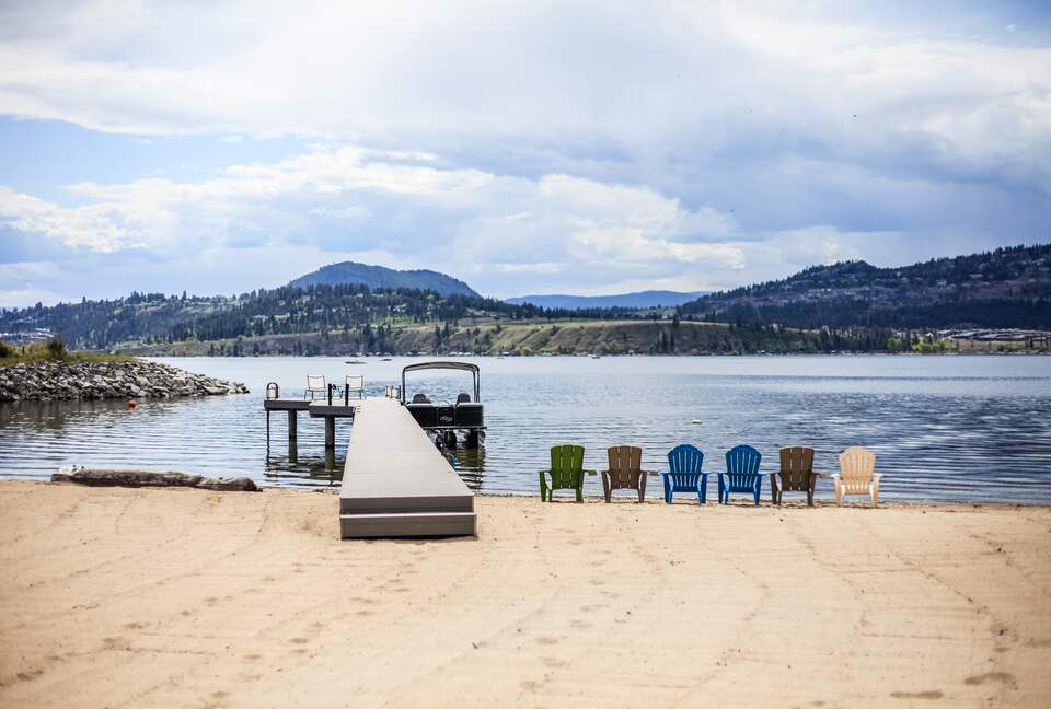 Sweeping Lake Views In the Wine Country - Kelowna, Canada