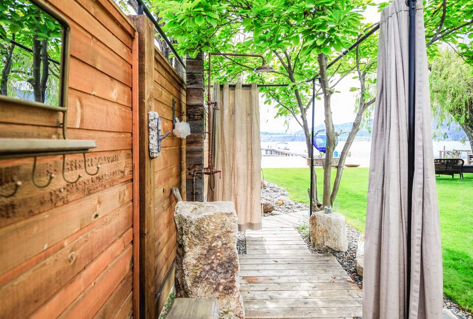 Sweeping Lake Views In the Wine Country - Kelowna, Canada