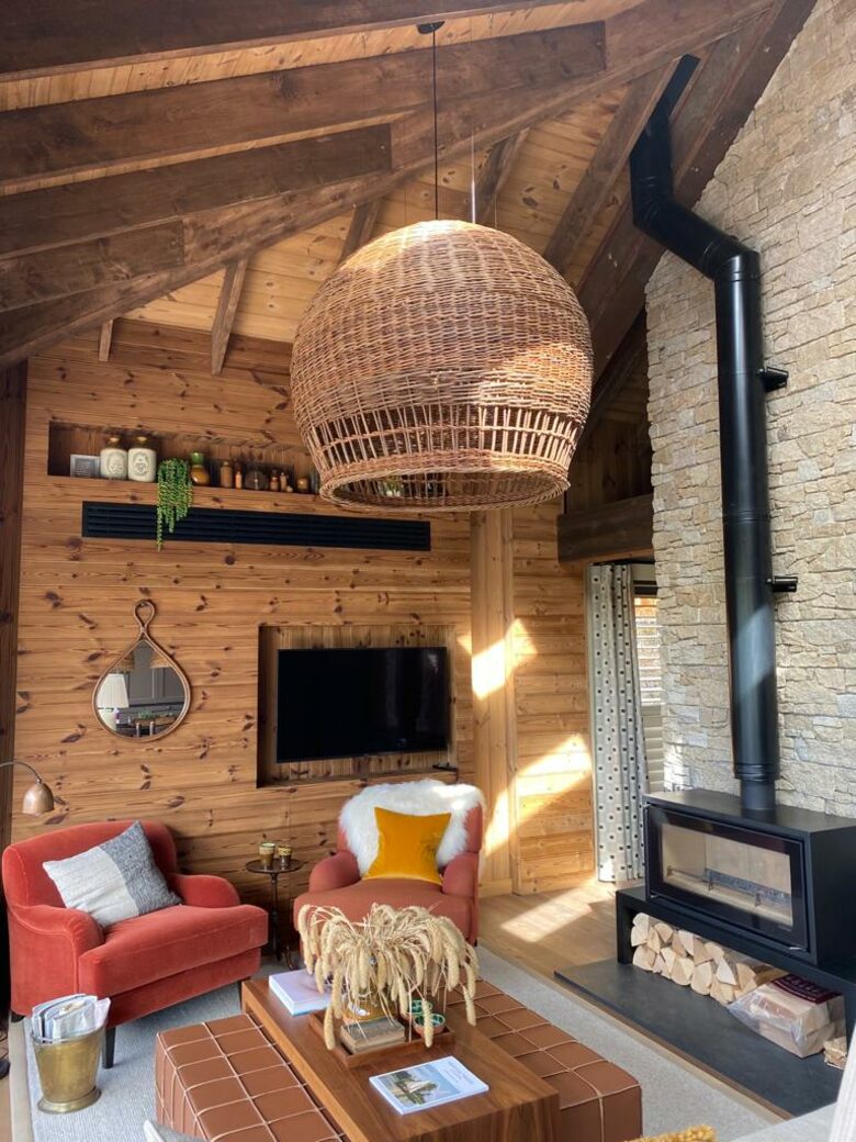 Blackbird Lakeside Cabin - Lechlade, United Kingdom