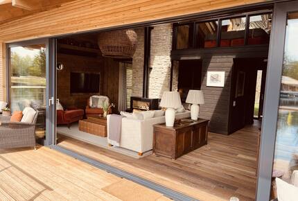 Blackbird Lakeside Cabin - Lechlade, United Kingdom