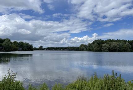 Blackbird Lakeside Cabin - Lechlade, United Kingdom