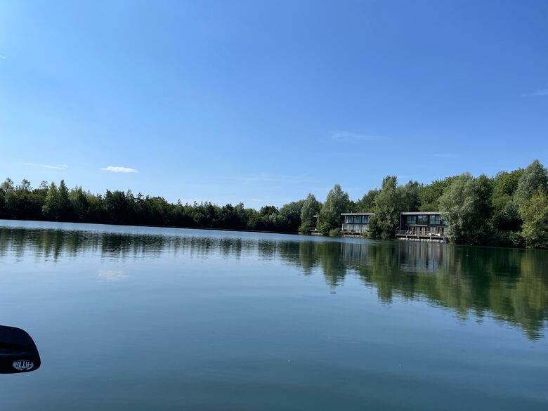 Blackbird Lakeside Cabin - Lechlade, United Kingdom