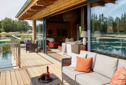 Blackbird Lakeside Cabin - Lechlade, United Kingdom