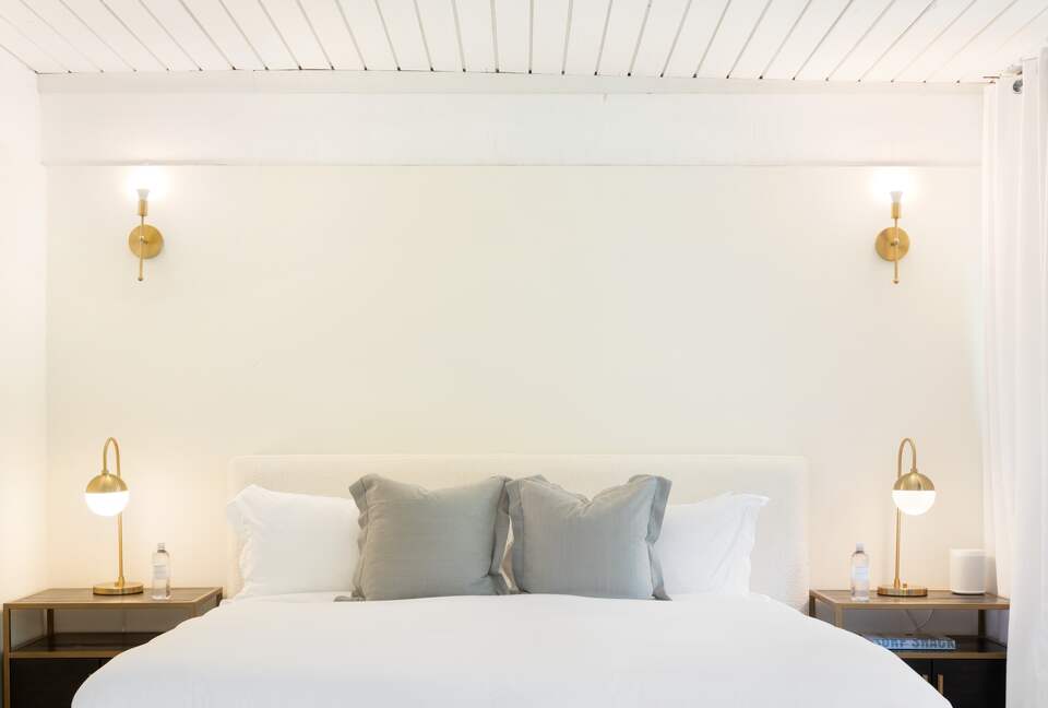 Luxe Malibu Beach Bungalow - Malibu, California