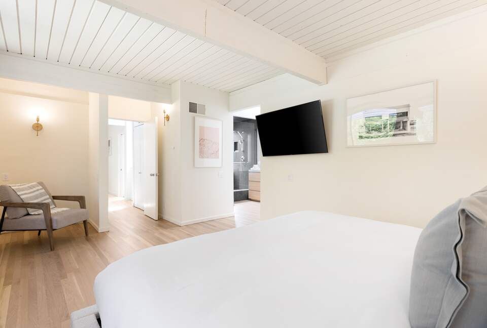 Luxe Malibu Beach Bungalow - Malibu, California