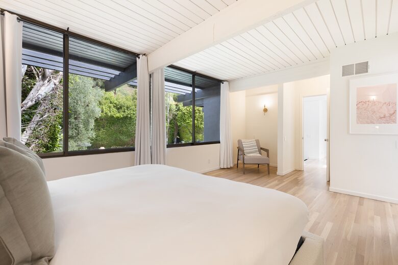 Luxe Malibu Beach Bungalow - Malibu, California