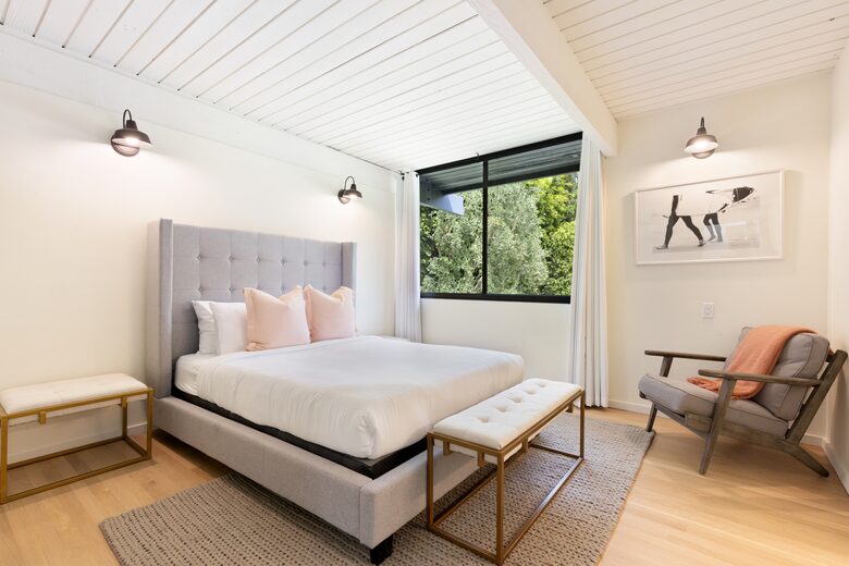 Luxe Malibu Beach Bungalow - Malibu, California