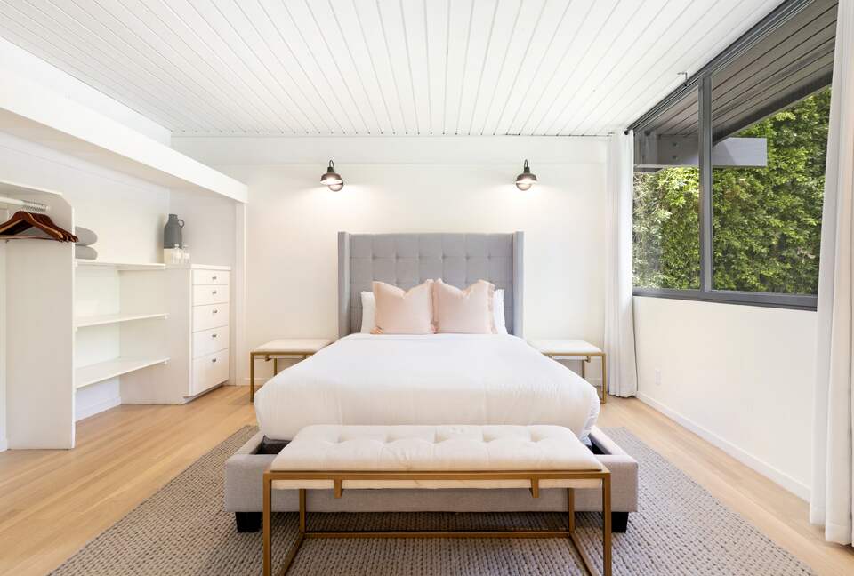 Luxe Malibu Beach Bungalow - Malibu, California