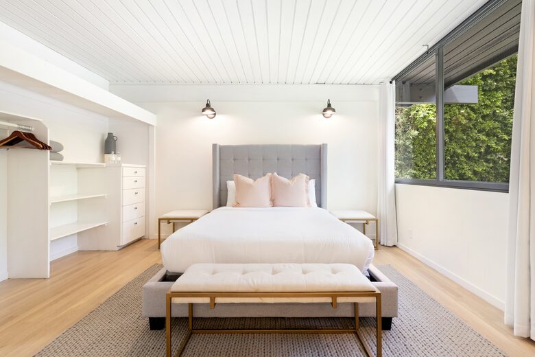 Luxe Malibu Beach Bungalow - Malibu, California