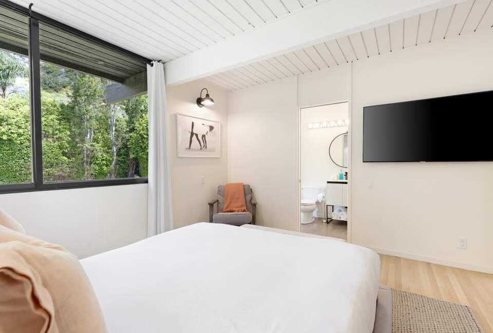 Luxe Malibu Beach Bungalow - Malibu, California