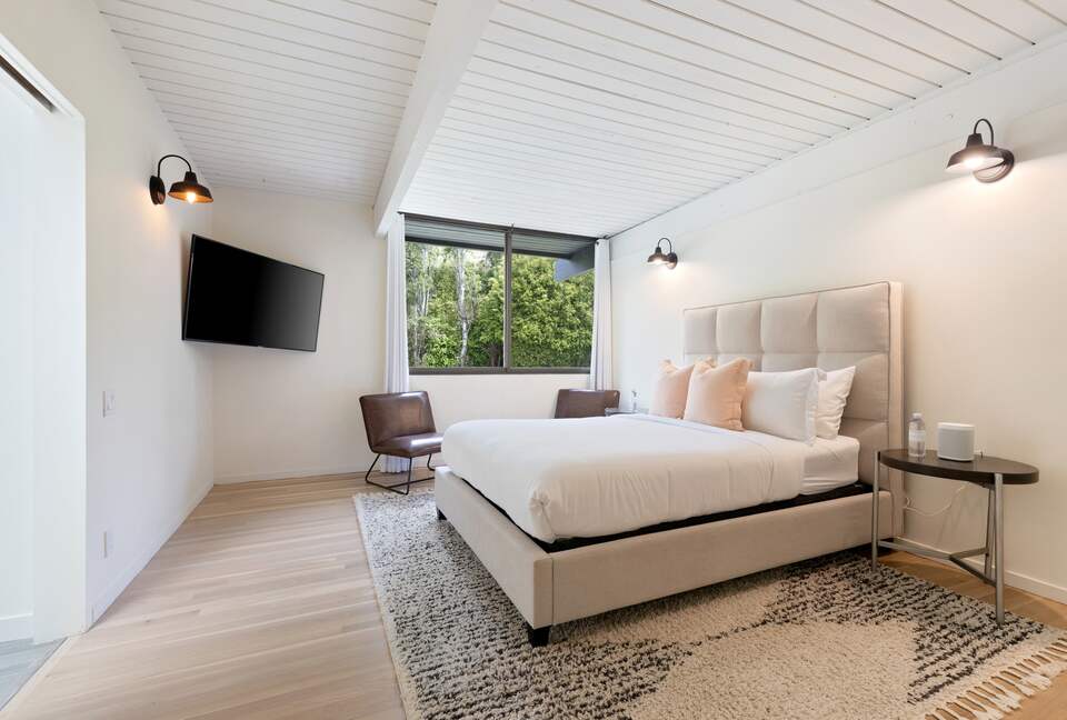 Luxe Malibu Beach Bungalow - Malibu, California