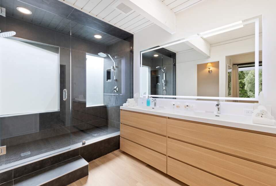 Luxe Malibu Beach Bungalow - Malibu, California