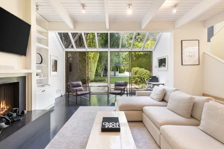 Luxe Malibu Beach Bungalow - Malibu, California