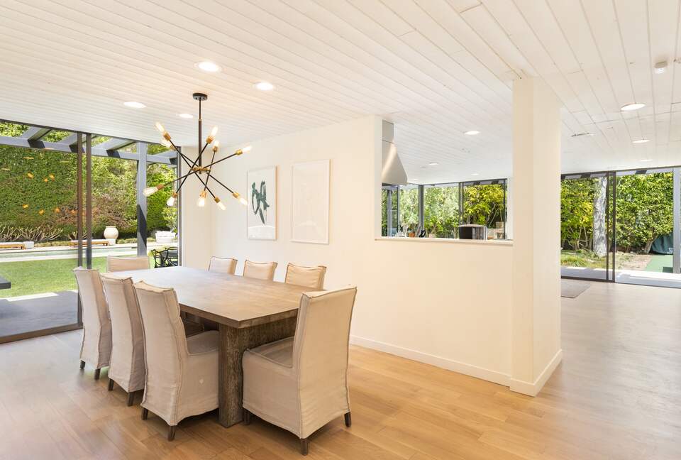 Luxe Malibu Beach Bungalow - Malibu, California