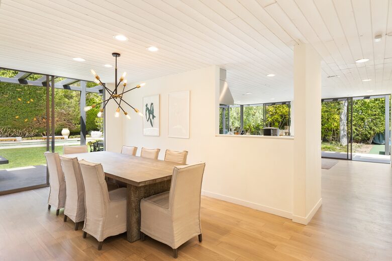 Luxe Malibu Beach Bungalow - Malibu, California