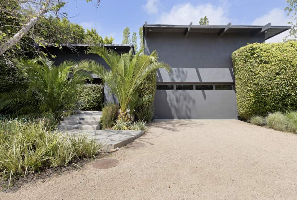 Luxe Malibu Beach Bungalow - Malibu, California