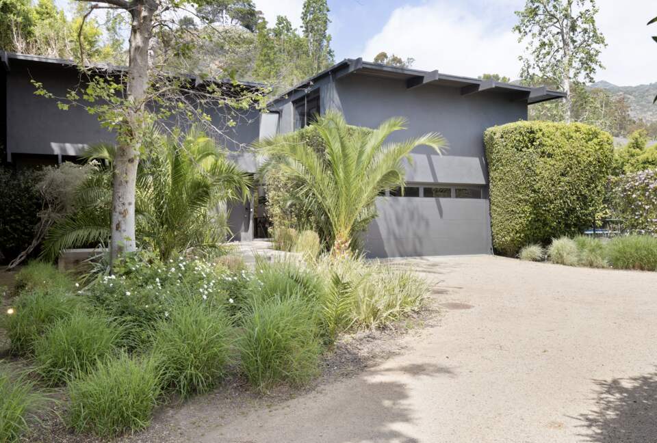 Luxe Malibu Beach Bungalow - Malibu, California