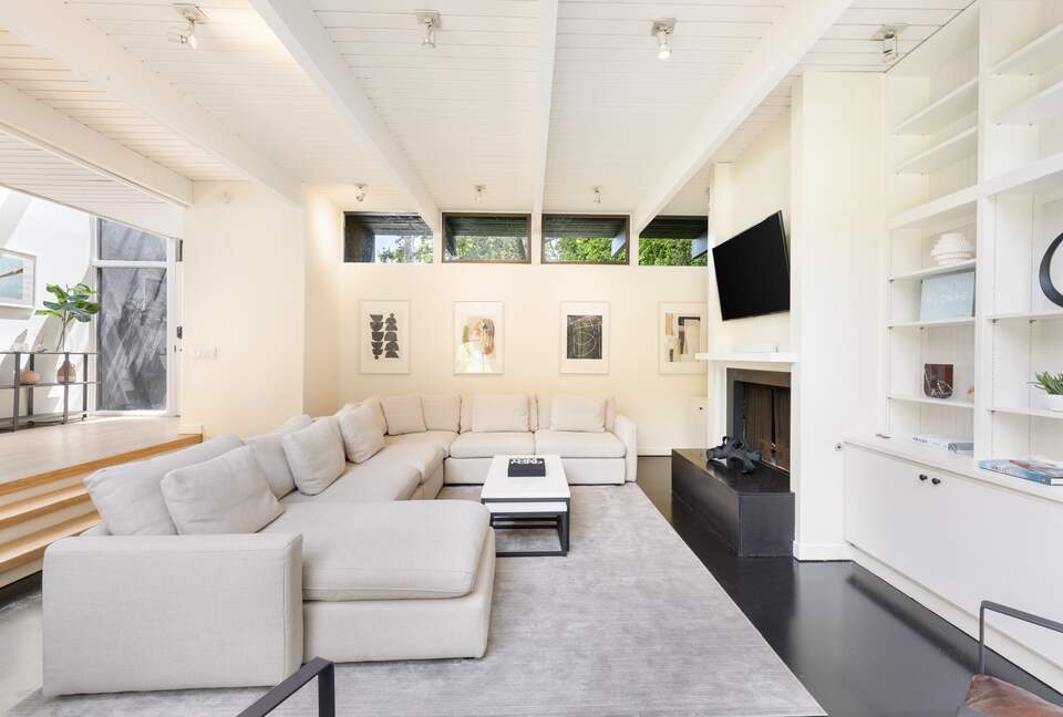 Luxe Malibu Beach Bungalow - Malibu, California