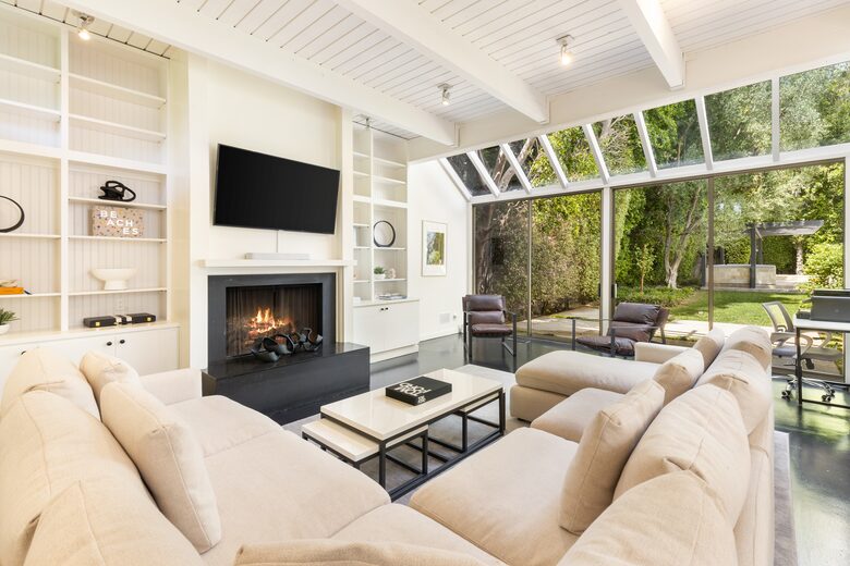 Luxe Malibu Beach Bungalow - Malibu, California