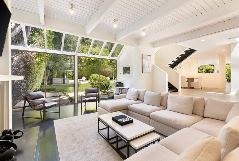 Luxe Malibu Beach Bungalow - Malibu, California