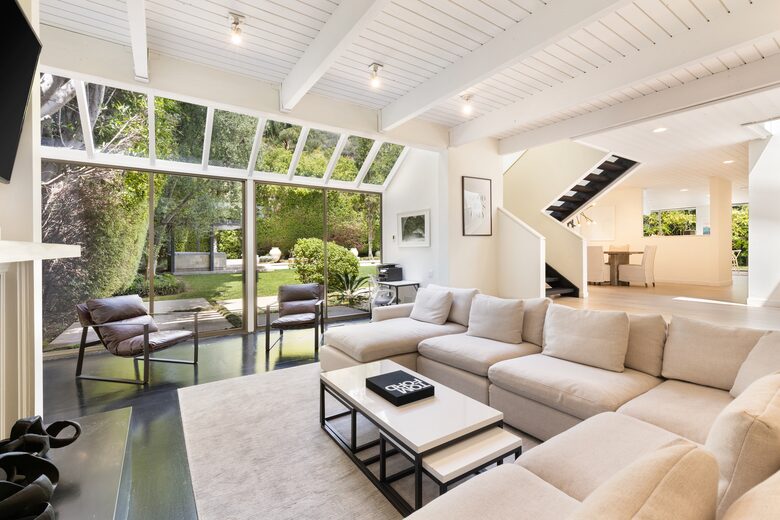 Luxe Malibu Beach Bungalow - Malibu, California