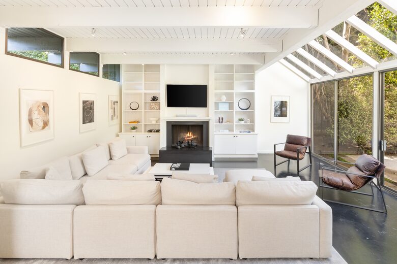 Luxe Malibu Beach Bungalow - Malibu, California