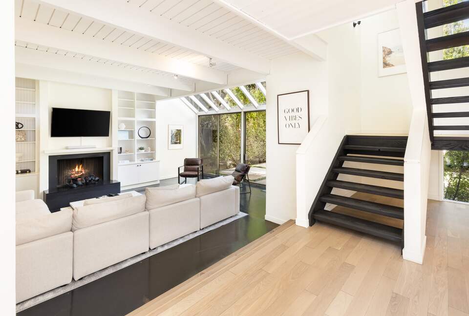 Luxe Malibu Beach Bungalow - Malibu, California