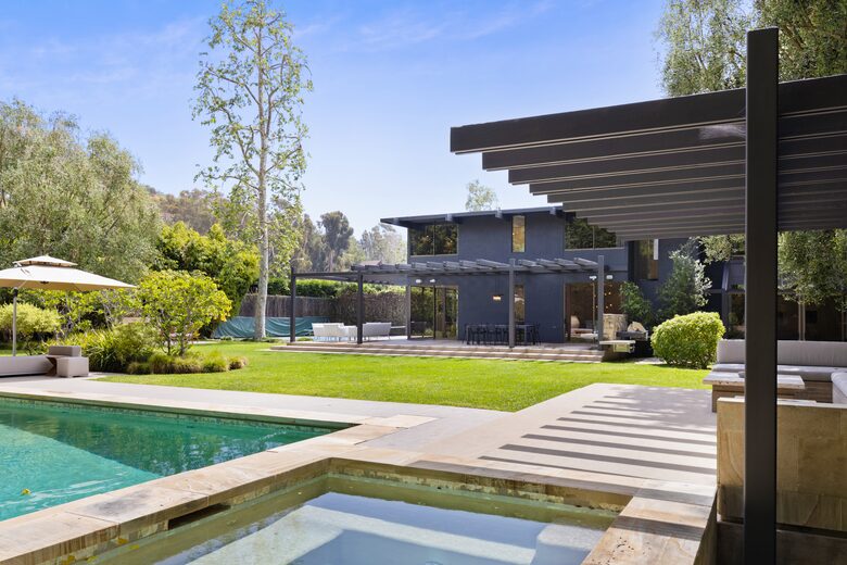 Luxe Malibu Beach Bungalow - Malibu, California