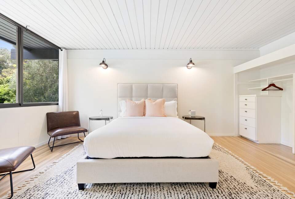 Luxe Malibu Beach Bungalow - Malibu, California