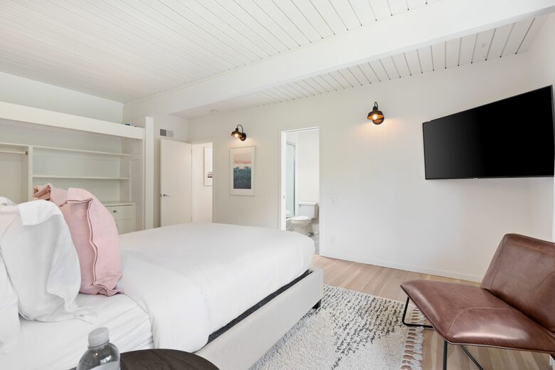 Luxe Malibu Beach Bungalow - Malibu, California