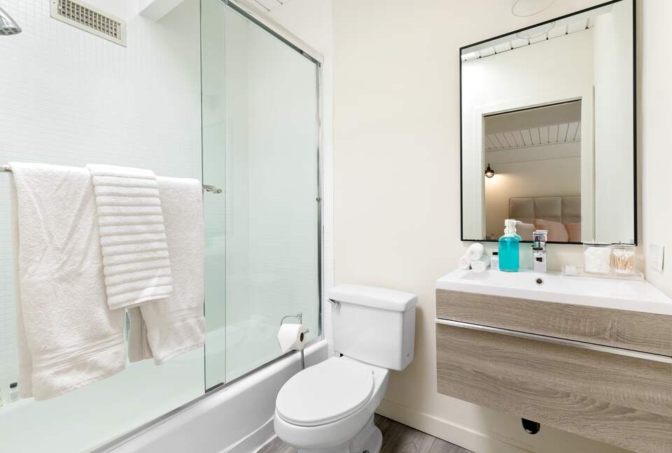 Luxe Malibu Beach Bungalow - Malibu, California