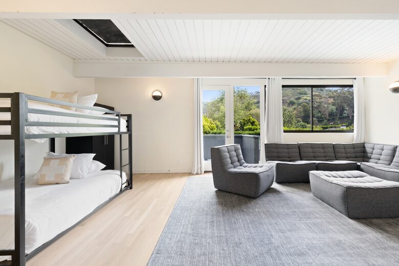 Luxe Malibu Beach Bungalow - Malibu, California