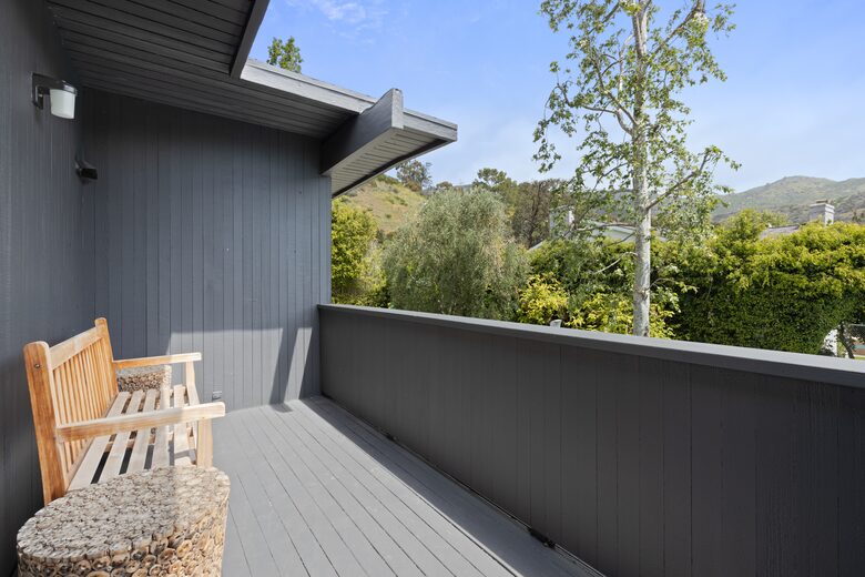 Luxe Malibu Beach Bungalow - Malibu, California