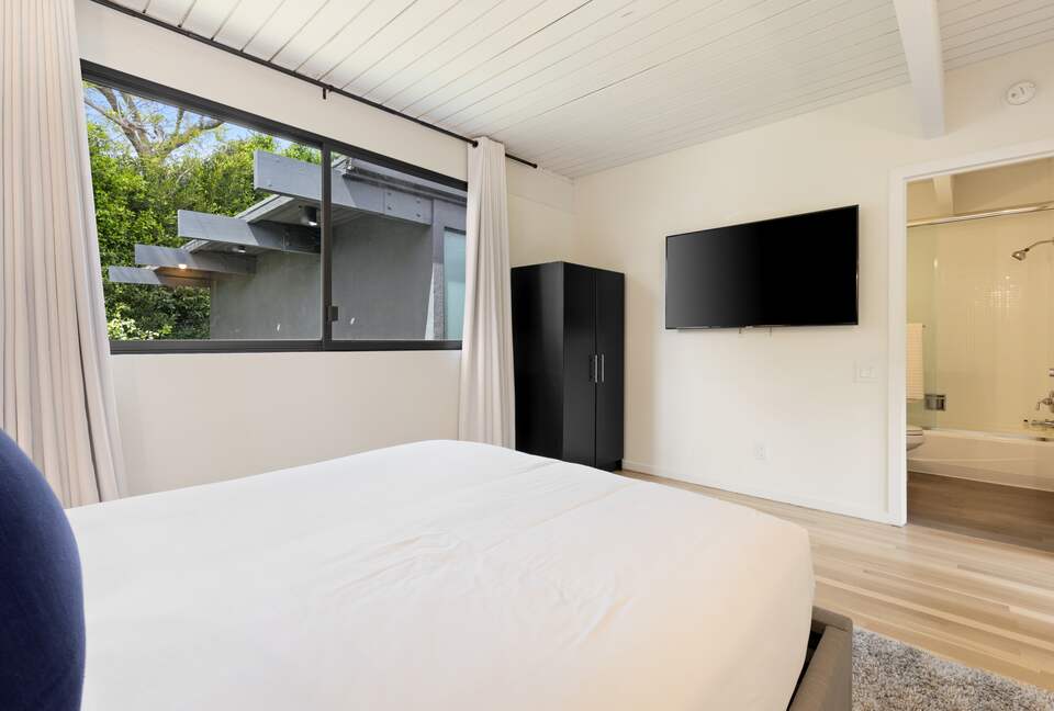 Luxe Malibu Beach Bungalow - Malibu, California