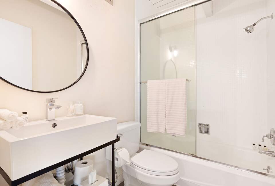 Luxe Malibu Beach Bungalow - Malibu, California