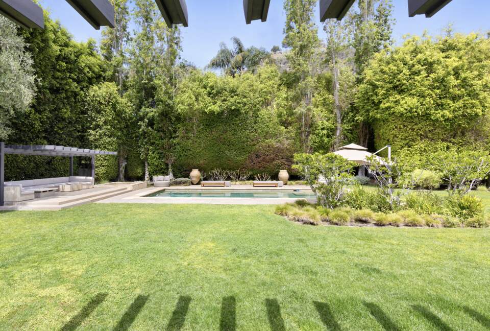 Luxe Malibu Beach Bungalow - Malibu, California