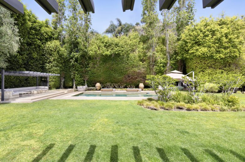 Luxe Malibu Beach Bungalow - Malibu, California