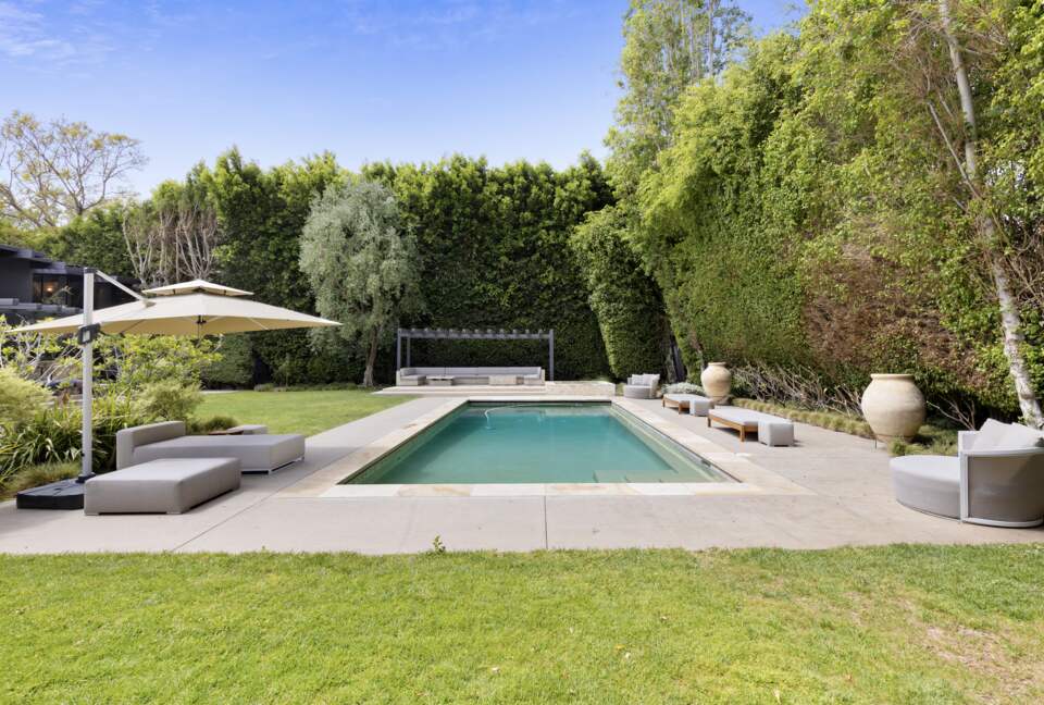 Luxe Malibu Beach Bungalow - Malibu, California