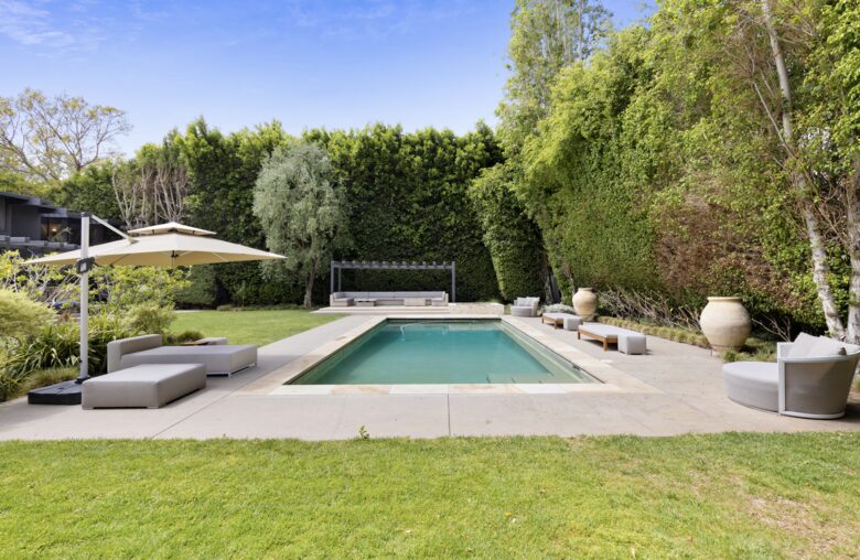 Luxe Malibu Beach Bungalow - Malibu, California