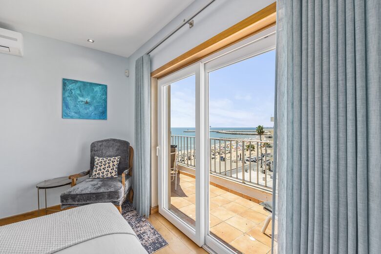 Oceanside Penthouse Marisea - Quarteira, Portugal