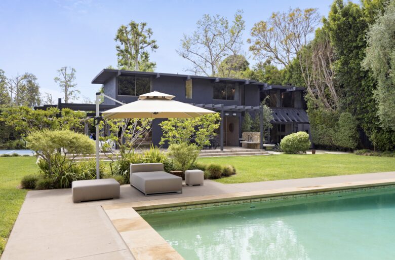 Luxe Malibu Beach Bungalow - Malibu, California