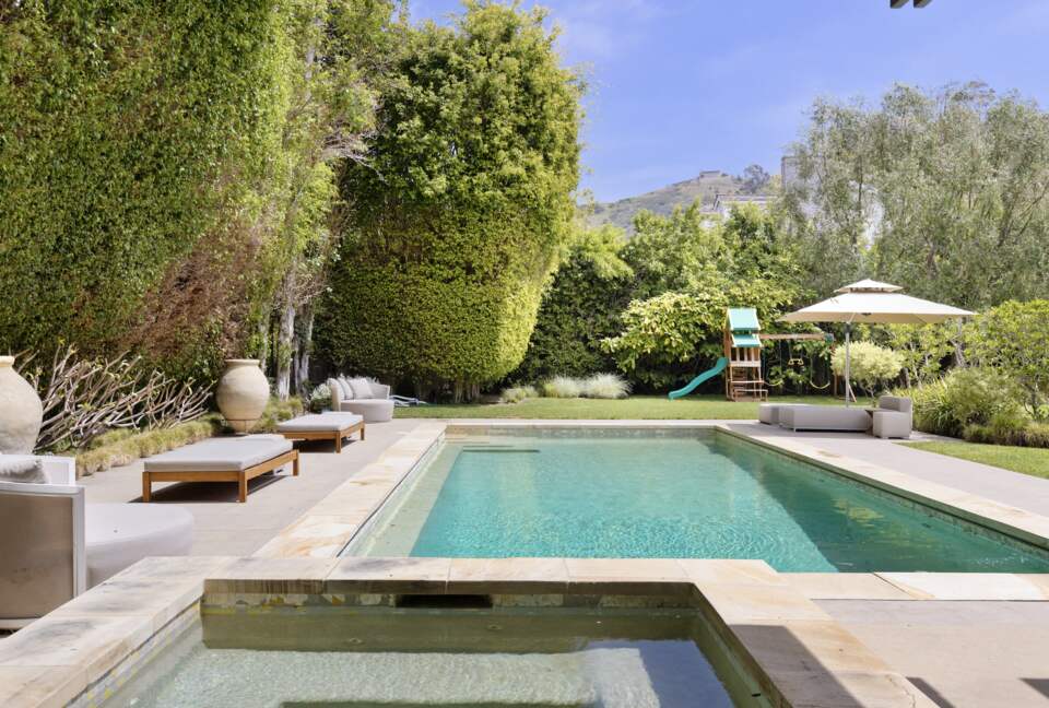 Luxe Malibu Beach Bungalow - Malibu, California