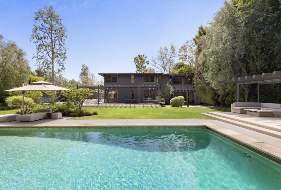 Luxe Malibu Beach Bungalow - Malibu, California