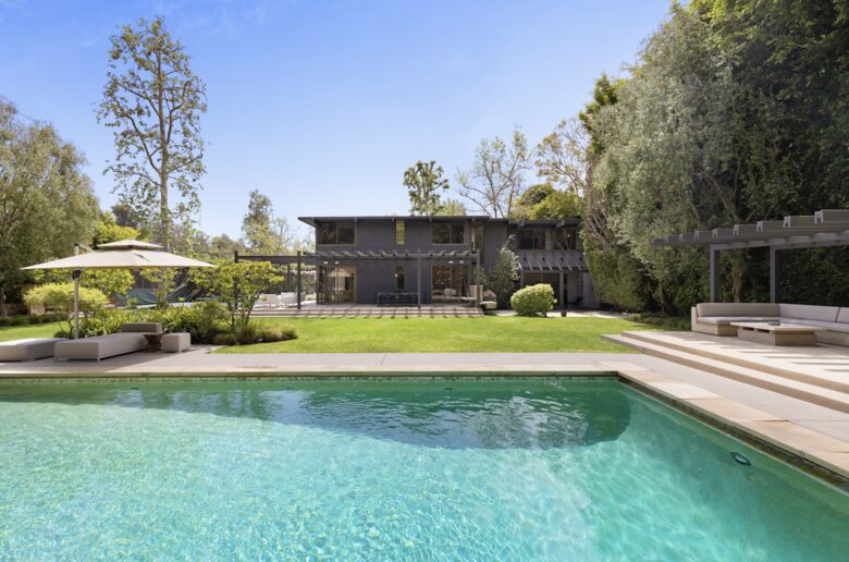 Luxe Malibu Beach Bungalow - Malibu, California
