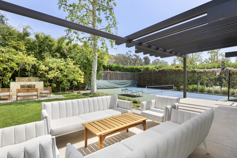 Luxe Malibu Beach Bungalow - Malibu, California