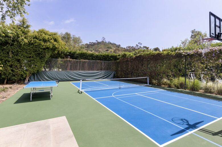Luxe Malibu Beach Bungalow - Malibu, California