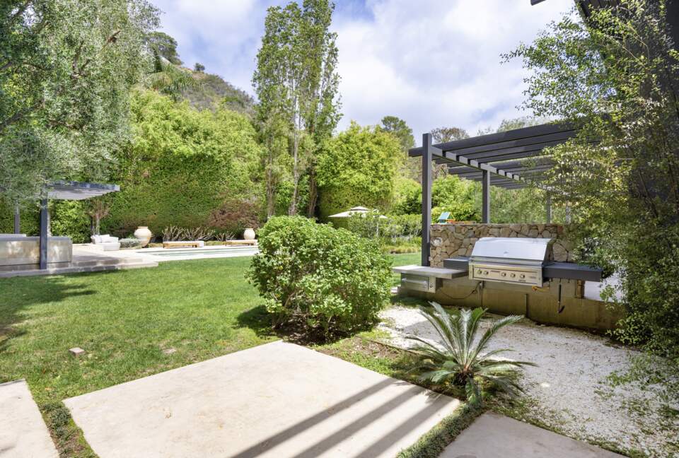 Luxe Malibu Beach Bungalow - Malibu, California