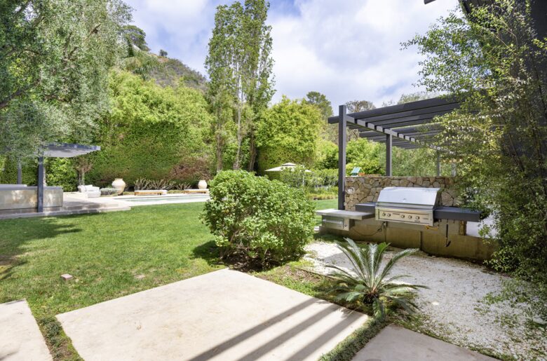 Luxe Malibu Beach Bungalow - Malibu, California