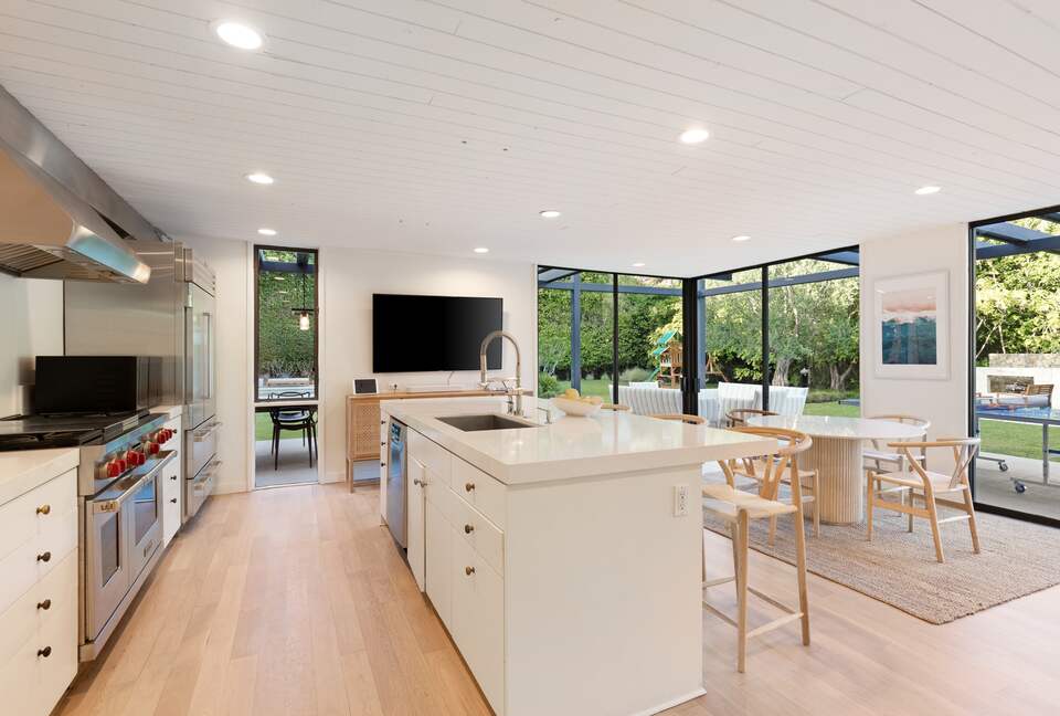 Luxe Malibu Beach Bungalow - Malibu, California